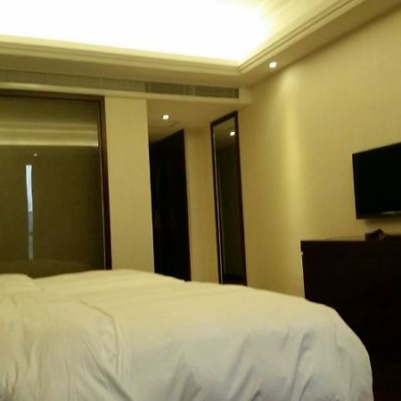 Phoenix Grand Hotel Фенян Екстериор снимка