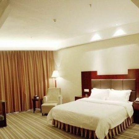 Phoenix Grand Hotel Фенян Екстериор снимка