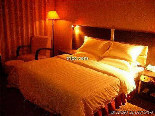 Phoenix Grand Hotel Фенян Екстериор снимка