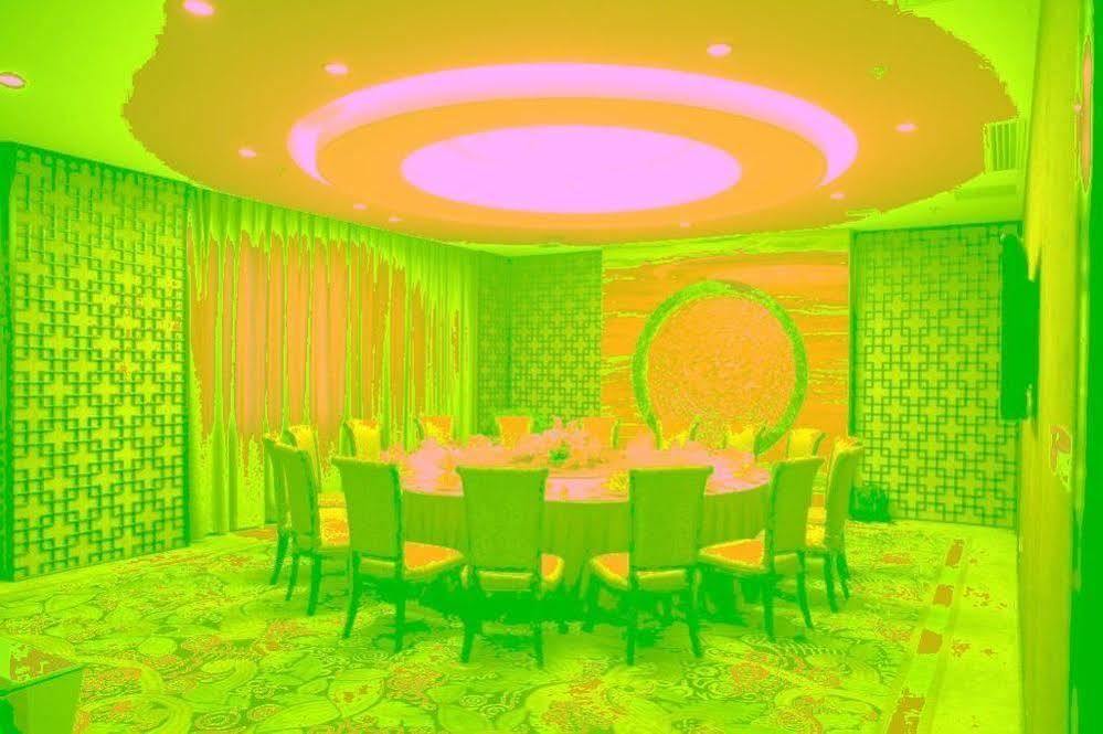 Phoenix Grand Hotel Фенян Екстериор снимка