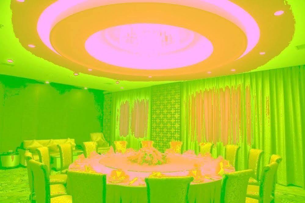 Phoenix Grand Hotel Фенян Екстериор снимка