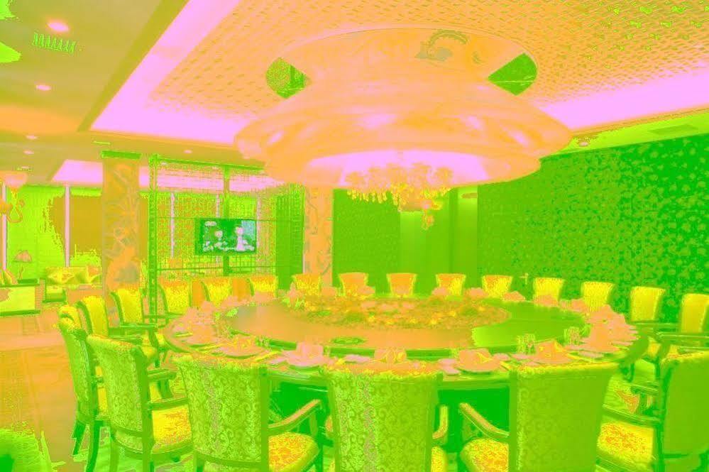 Phoenix Grand Hotel Фенян Екстериор снимка