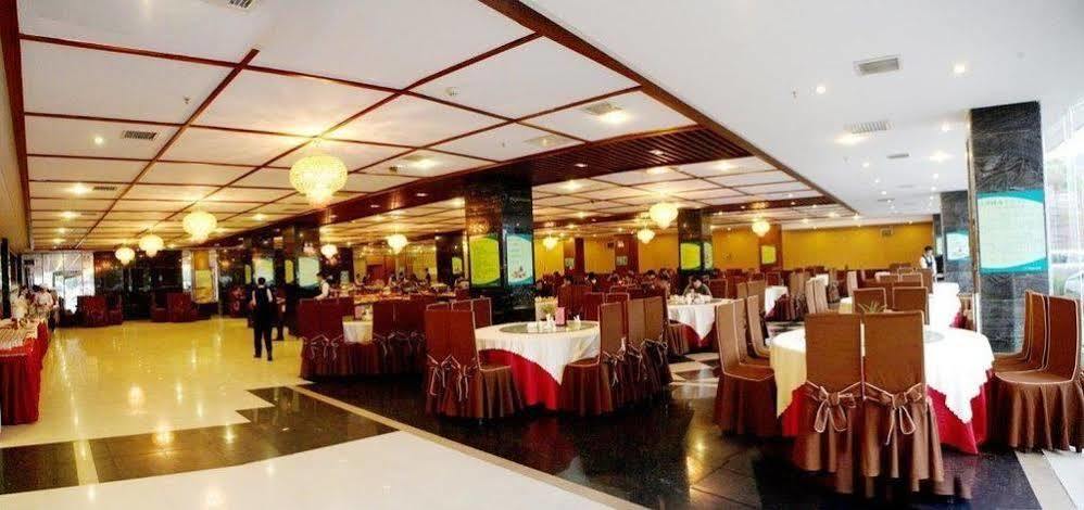Phoenix Grand Hotel Фенян Екстериор снимка