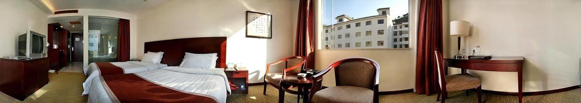 Phoenix Grand Hotel Фенян Екстериор снимка