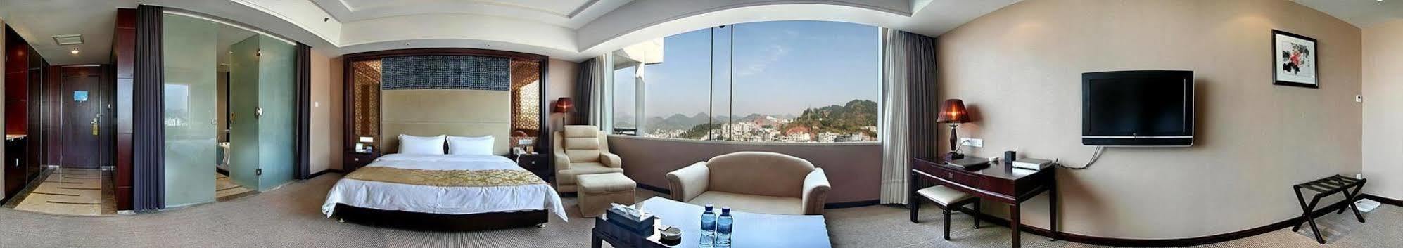 Phoenix Grand Hotel Фенян Екстериор снимка