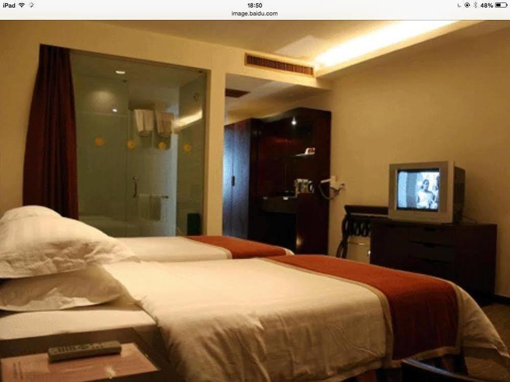 Phoenix Grand Hotel Фенян Екстериор снимка