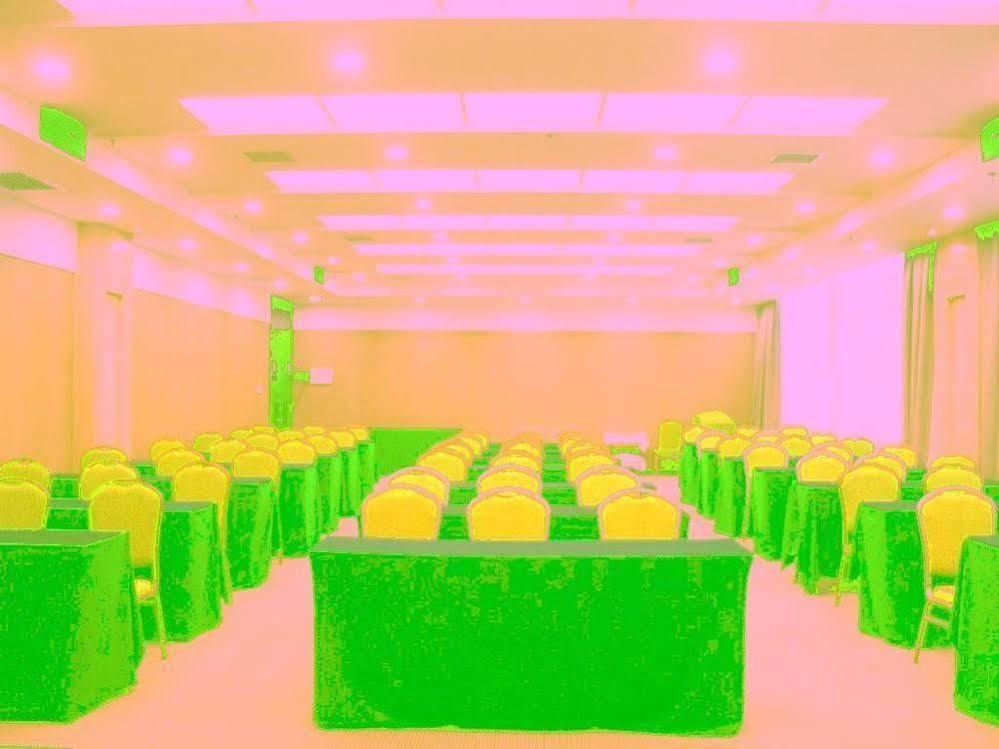 Phoenix Grand Hotel Фенян Екстериор снимка
