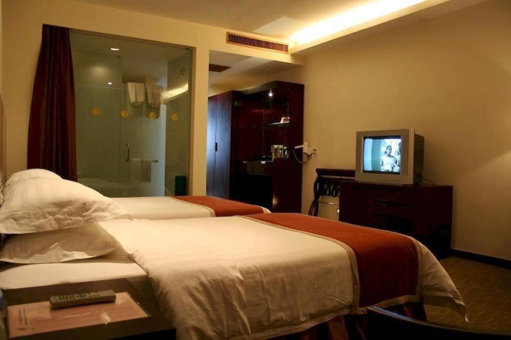 Phoenix Grand Hotel Фенян Екстериор снимка