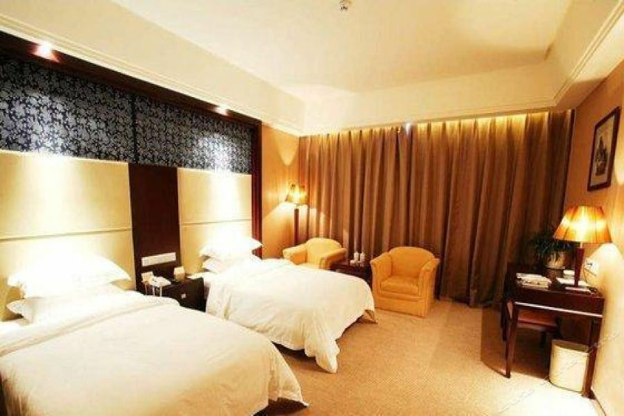 Phoenix Grand Hotel Фенян Екстериор снимка
