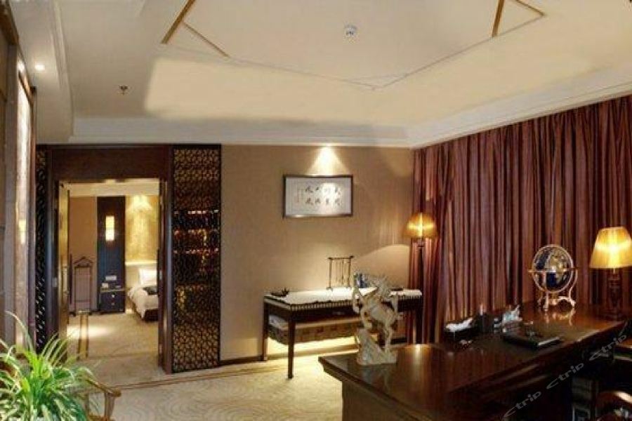 Phoenix Grand Hotel Фенян Екстериор снимка