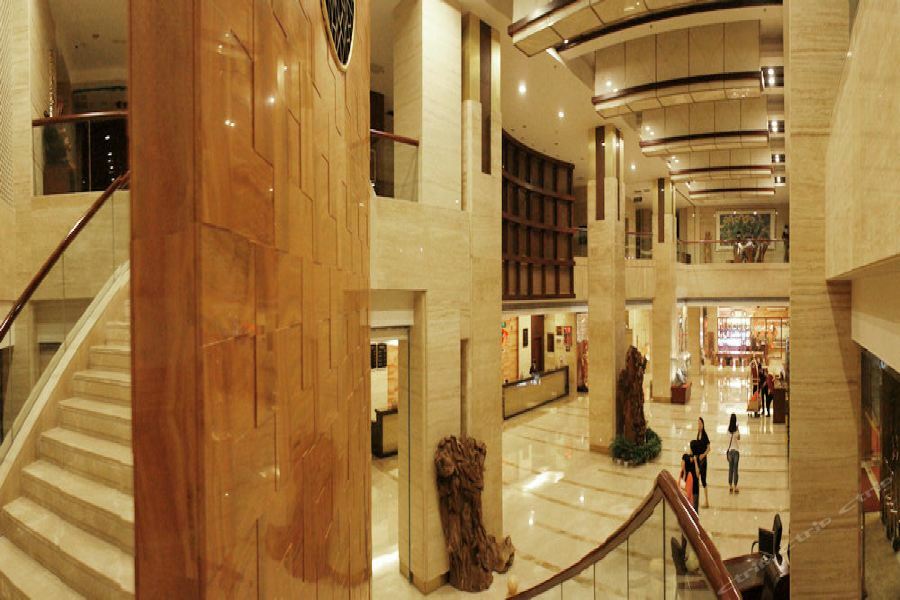 Phoenix Grand Hotel Фенян Екстериор снимка
