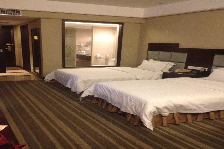 Phoenix Grand Hotel Фенян Екстериор снимка
