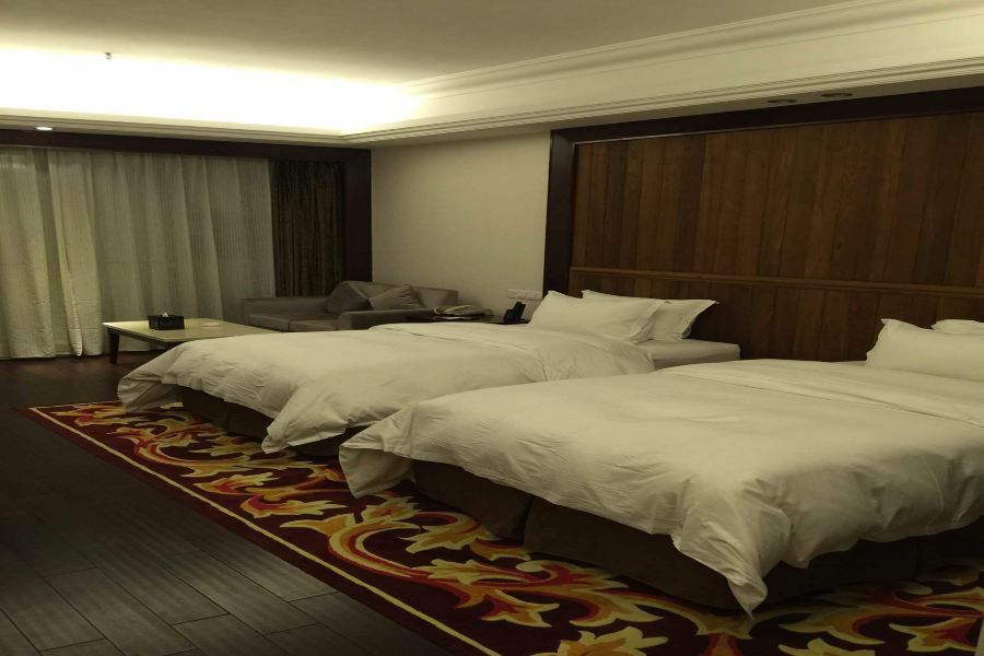 Phoenix Grand Hotel Фенян Екстериор снимка