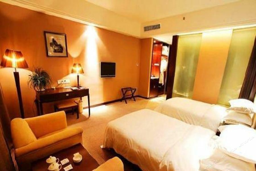 Phoenix Grand Hotel Фенян Екстериор снимка